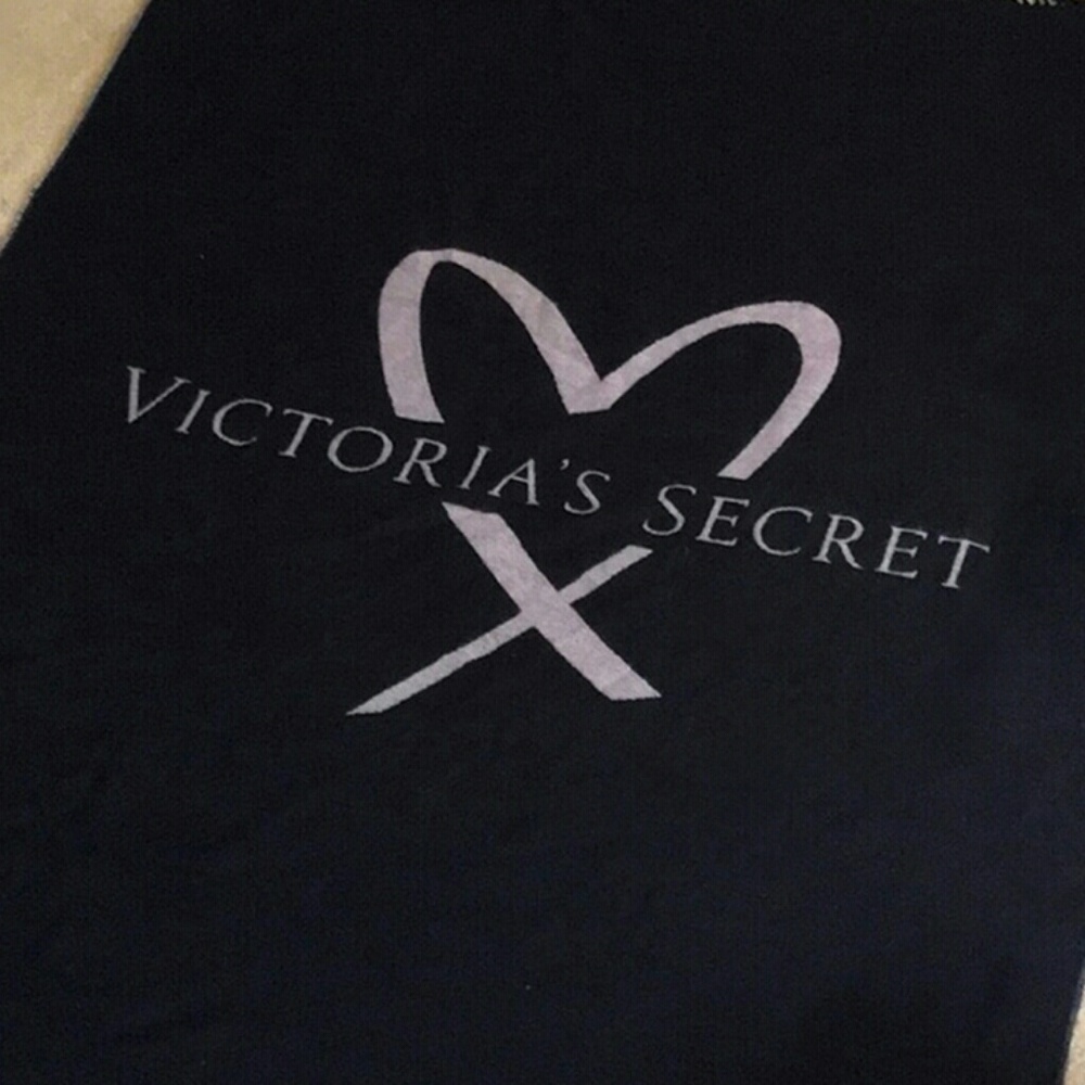 Valentine's Gift! New Victoria Secret Blanket Wrap Throw VS Pink Heart - Picture 2 of 7